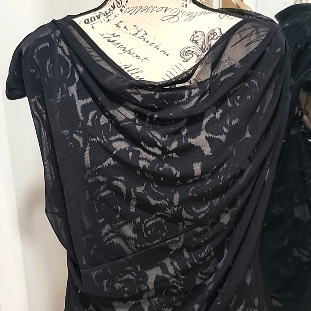 Worthington Large Black White Sleeveless Blouse Size Large. B226